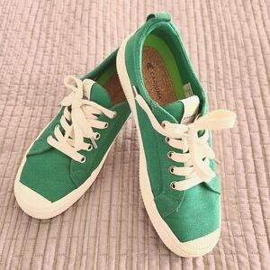 Green Cariuma Sneakers, Wm Size 9